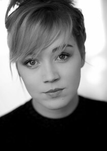 Hannah Traylen
as Holly