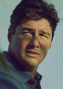 Kyle Chandler
as John Rayburn