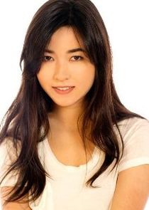 Maya Erskine
as Mikki