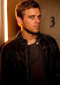 Max Thieriot
as Dylan Massett