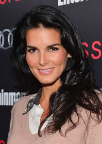 Angie Harmon
as Commissioner Barbara Gordon