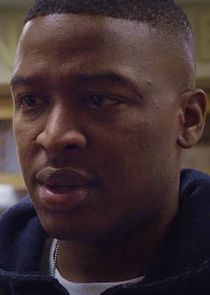 Zackary Momoh
as Seth Butler