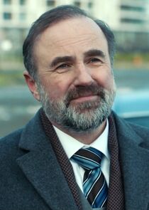 Lorcan Cranitch
as DCS Jackie Twomey