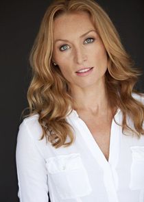 Victoria Smurfit
as Olivia Foyle