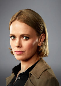 Katia Winter
as Gwen Karlsson