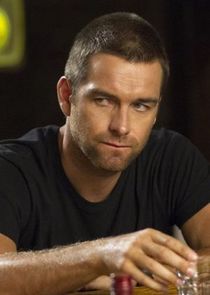 Antony Starr
as Lucas Hood