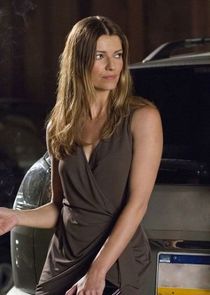 Ivana Miličević
as Carrie Hopewell