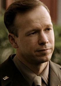 Donnie Wahlberg
as C. Carwood Lipton