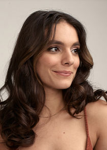 Caitlin Stasey
as Jill Shore