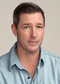 Edward Burns
as Artie Farrell