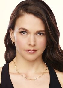 Sutton Foster
as Michelle Simms
