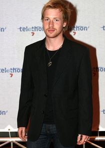 Angus McLaren
as Nathan Rafter