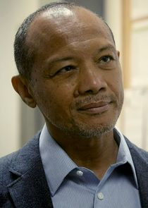 Paul Calderón
as Detective Santiago 