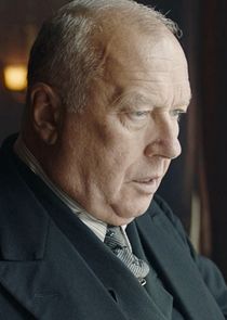 Thomas Thieme
as Karl Zörgiebel