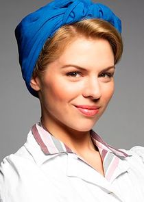 Ali Liebert
as Betty McRae