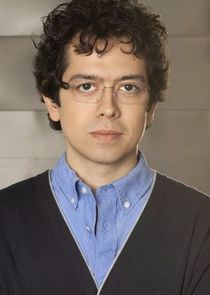 Geoffrey Arend
as Dr. Ethan Gross
