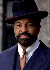 Jeffrey Wright
as Dr. Valentin Narcisse