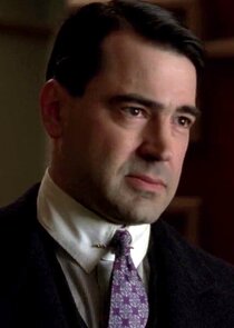 Ron Livingston
as Roy Phillips