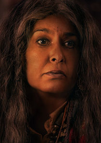 Nila Aalia
as Angu Ayah