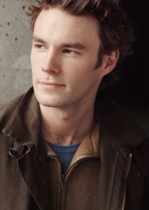 Mark Hildreth
as Mr. Leeds