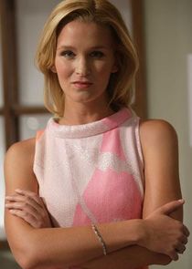 Reagan Pasternak
as Julianne Giacomelli