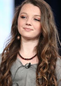 Stefania Owen
as Bear