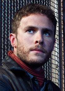 Iain De Caestecker
as Leo Fitz