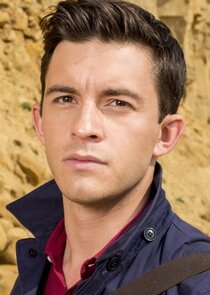 Jonathan Bailey
as Olly Stevens