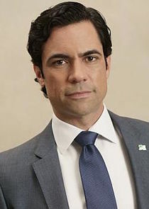 Danny Pino
as Luke Healy