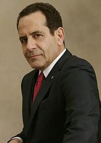 Tony Shalhoub
as Senator Raymond 