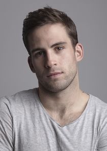 Dino Fetscher
as Aiden Hawley