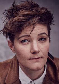 Charlie Covell
as Amy