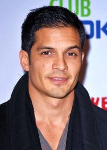 Nicholas Gonzalez
as Ernesto Gonzalez