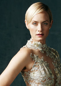 Amber Valletta
as Carla Briggs