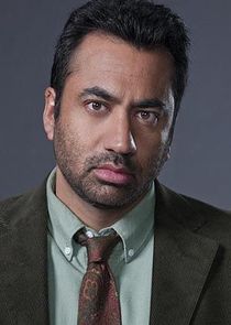 Kal Penn
as Detective Fontanelle White