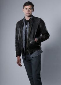 Henry Thomas
as T.J. Karsten