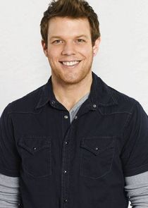 Jake Lacy
as Casey Davenport