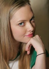 Amanda Seyfried
as Sarah Henrickson