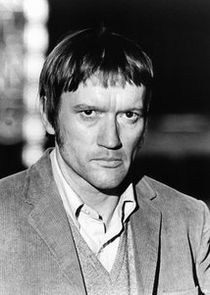 Luke Askew
as Hollis Greene