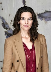 Alana De La Garza
as Clara Seger
