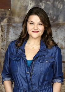 Annie Funke
as Mae Jarvis