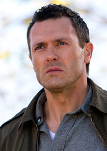 Jason O'Mara
as Dr. John Ellison