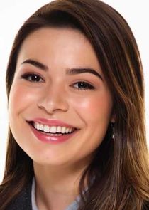 Miranda Cosgrove
as Shea Moore