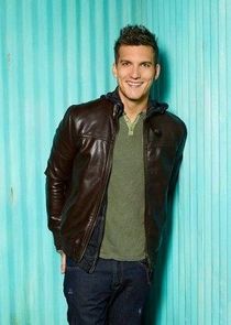 Scott Michael Foster
as Leo Hendrie