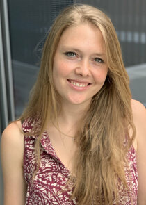 Alexandra Schnell
as Presenter