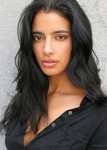 Jessica Clark
as Chantal
