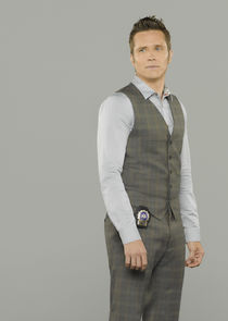 Seamus Dever
as Detective Kevin Ryan