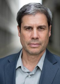 Tim Ross
as Chief Scotty Travis