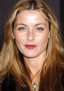 Louise Lombard
as Sofia Curtis