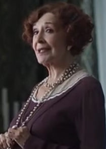 Concha Velasco
as Doña Carmen